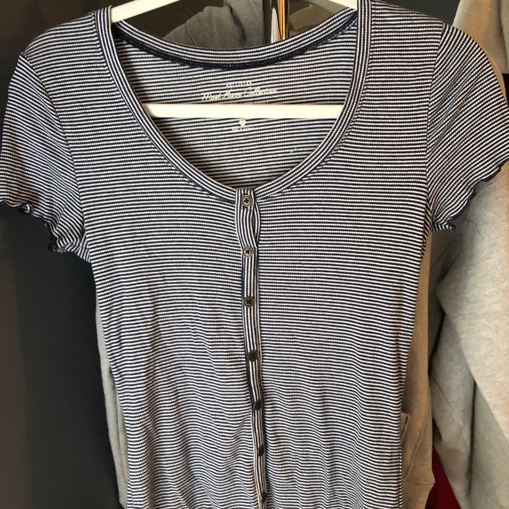 hollister navy and white striped t shirt